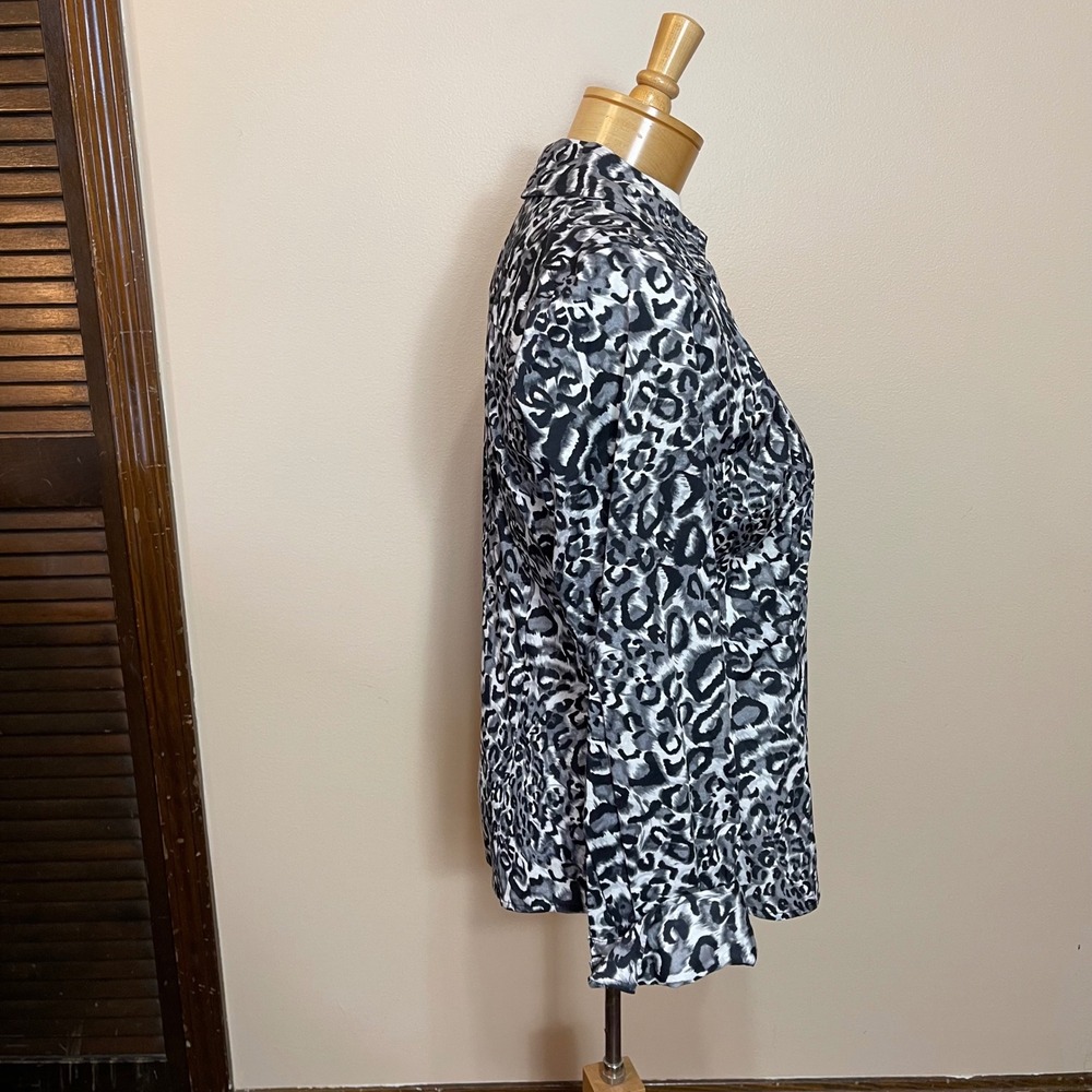 Alfani Womens‎ Gray Black Leopard Print Button Down Shirt Blouse Size 8 Cotton - Picture 4 of 10